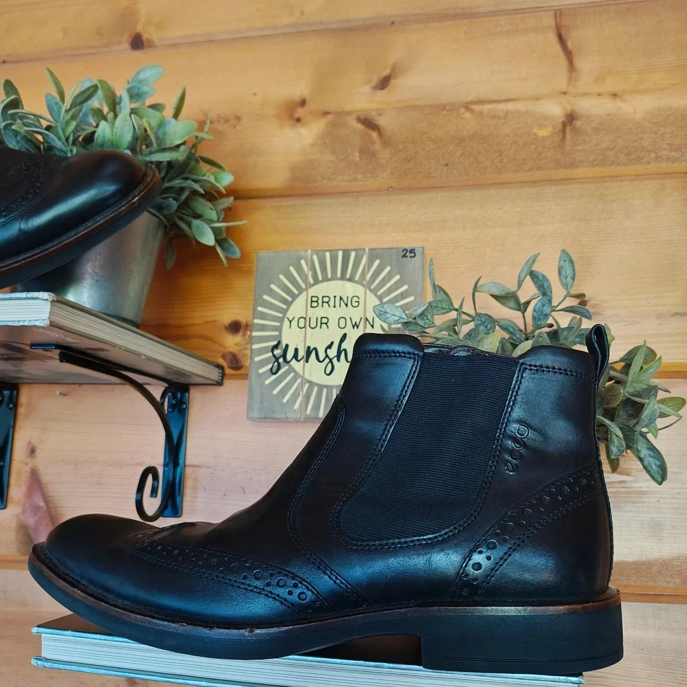 Ecco Biarritz Black Patent Leather Wingtip Ankle Chelsea Dress Boots Sz 41/7-7.5